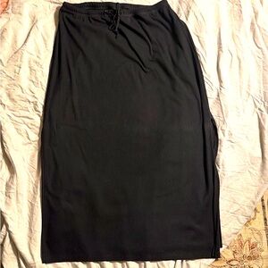 Venezia Jeans black calf length skirt with slit SZ 14/16